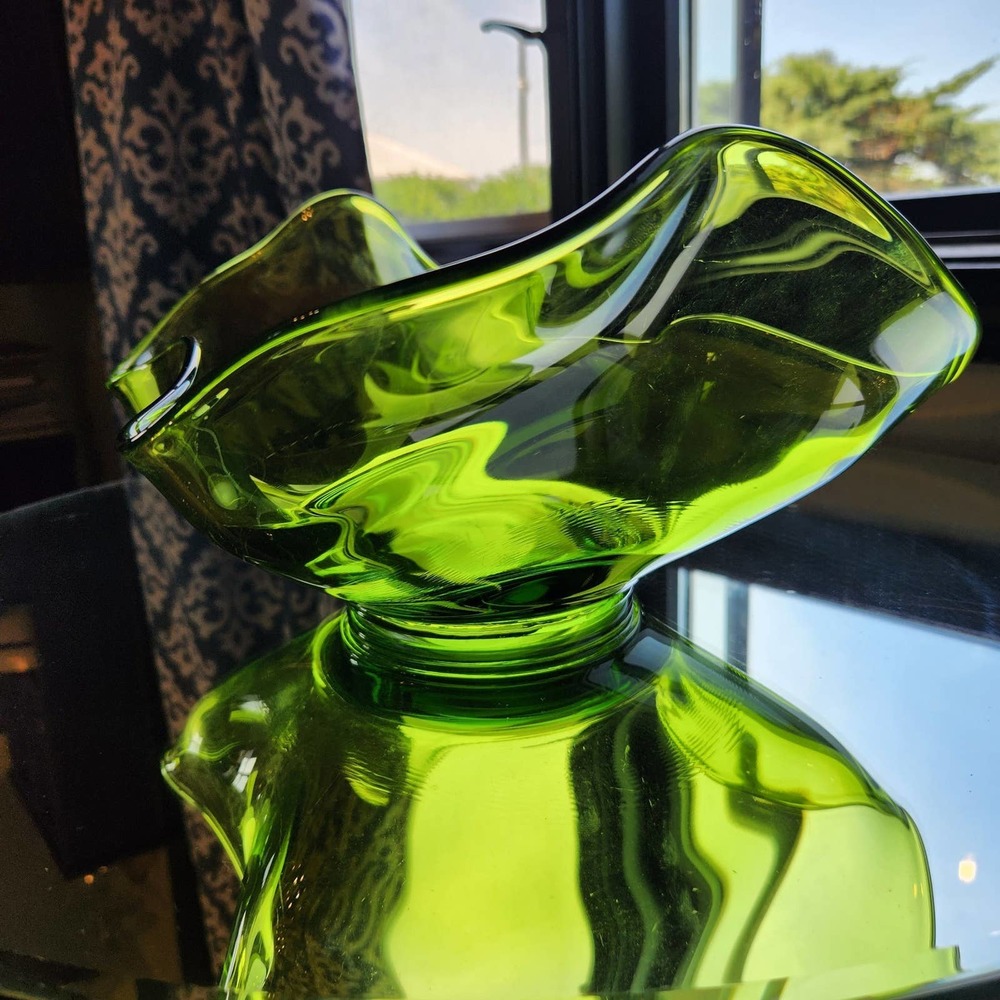 Large Viking Glass Bowl! Art glass style bowl, centerpiece, fruit bowl, decor - Picture 6 of 10